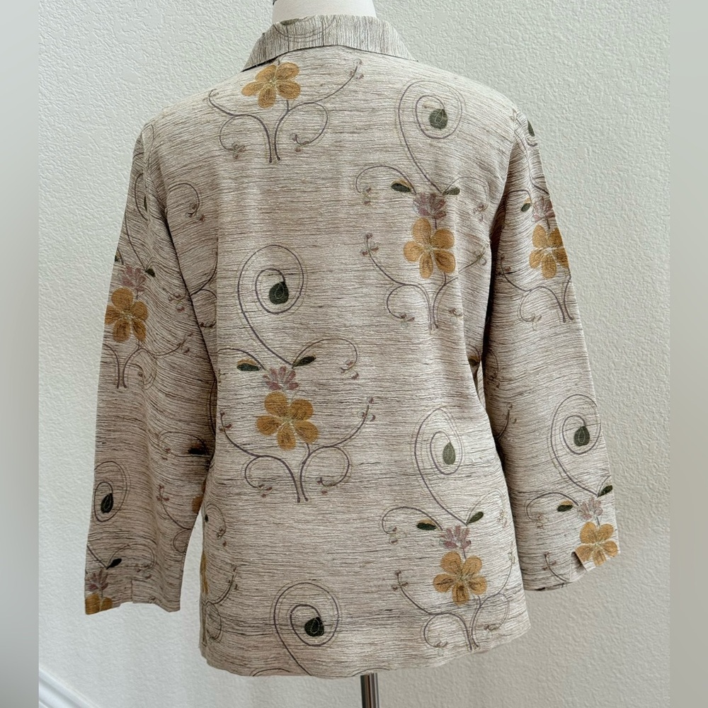 Chic Beige Silk Floral Button Down Shirt Size 16 (Chico’s size 3) - Picture 4 of 13